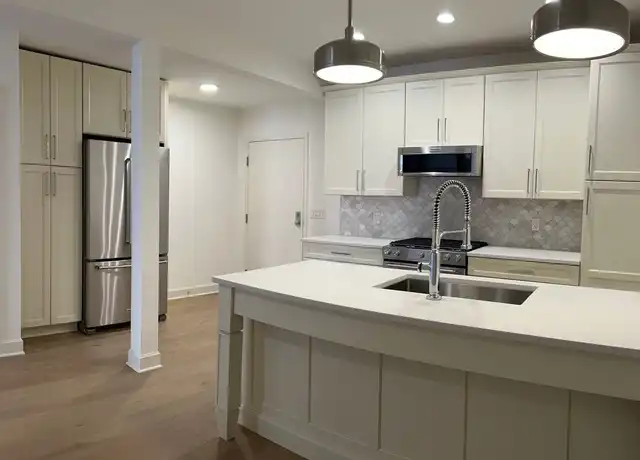 Property at 692 N High St Unit 209, Columbus, OH, 43215, 1 bed, 1 bath, [object Object]