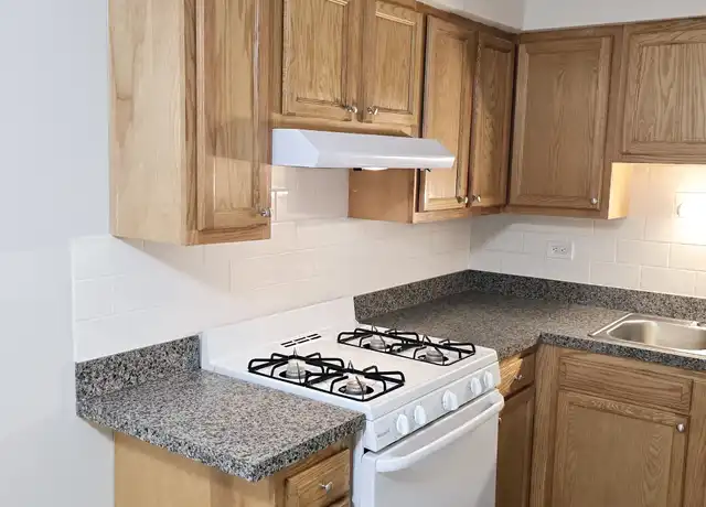 Property at 318 W Naperville Rd Unit 8, Westmont, IL, 60559, 2 beds, 1 bath, [object Object]