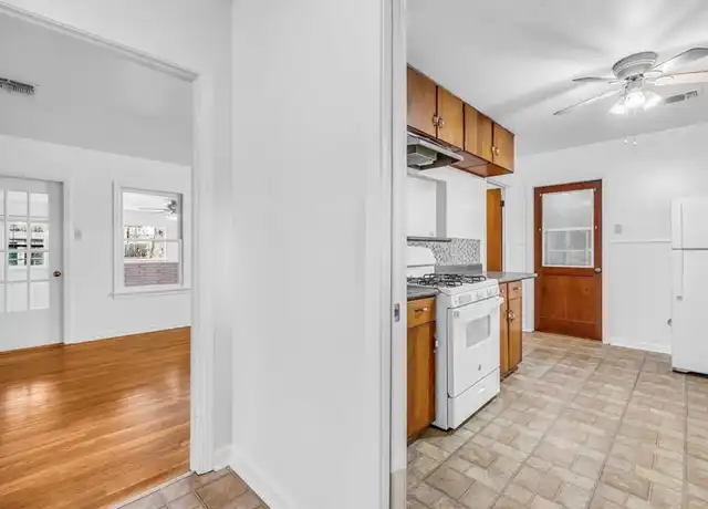 Property at 602 C St, Floresville, TX, 78114, 3 beds, 2 baths, [object Object]