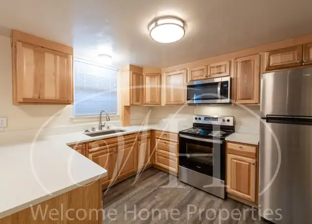 Property at 36 NE Ash Ave Unit B, College Place, WA, 99324, 1 bed, 1 bath, [object Object]