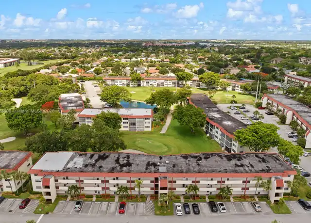 Property at 711 S Hollybrook Dr #109, Pembroke Pines, FL, 33025, 2 beds, 2 baths, [object Object]