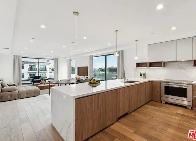 Property at 725 N Croft Ave #110, Los Angeles, CA, 90069, 2 beds, 2.5 baths, [object Object]
