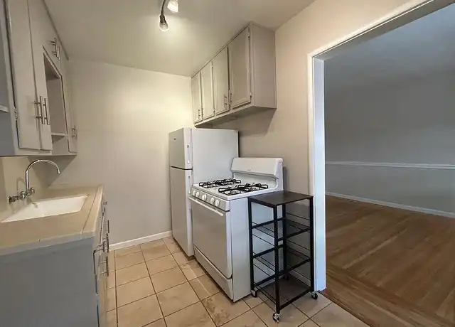 Property at Braden Manor Apartments - 2323 H St, Sacramento, CA, 95816, 1 bed, 1 bath, [object Object]