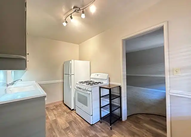 Property at Braden Manor Apartments - 2323 H St, Sacramento, CA, 95816, 1 bed, 1 bath, [object Object]