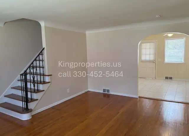 Property at 2100 Market Ave N Unit 3, Canton, OH, 44714, 2 beds, 1 bath, [object Object]