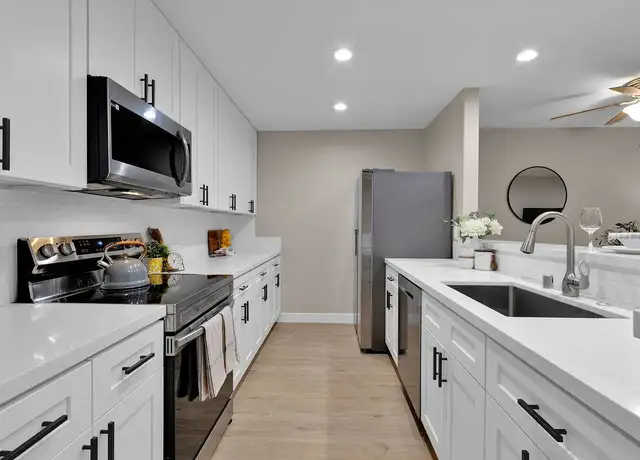 Photo of 707 Old County Rd, Belmont, CA 94002