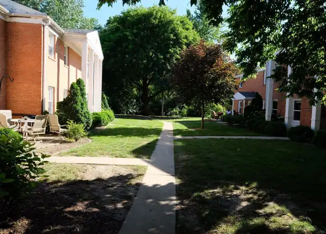 Property at 209 Eisenhower Dr Unit 209-7, Bloomington, IL, 61701, 1 bed, 1 bath, [object Object]