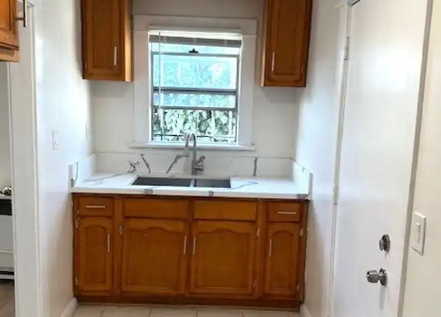Property at 1679 W 37th St Unit 1679 1/2, Los Angeles, CA, 90018, 1 bed, 1 bath, [object Object]