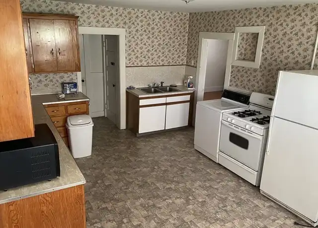 Property at 229 River St Unit 1, Newton, MA, 02465, 2 beds, 1 bath, [object Object]