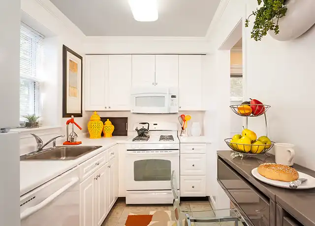 Property at 274 Independence Dr, Chestnut Hill, MA, 02467, 2 beds, 1 bath, [object Object]