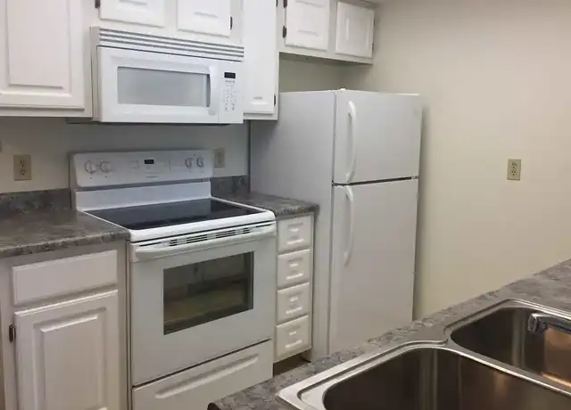 Property at Picadilly Square and Place Apartments - 11411 W Maple Rd, Omaha, NE, 68164, 1-2 bed, 1-1.5 bath, [object Object]
