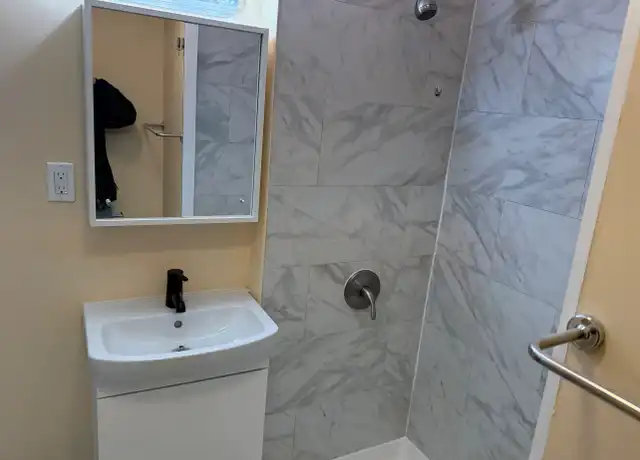 Property at 815 High St, Burlington, NJ, 08016, 1 bed, 1 bath, [object Object]