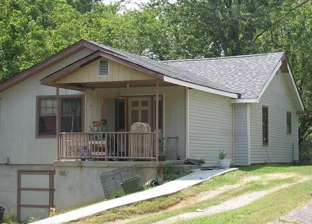 Property at 1109 Chestnut St, Knoxville, TN, 37920, 3 beds, 1 bath, [object Object]
