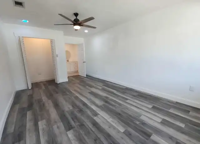 Property at 3107 37th Ave W, Bradenton, FL, 34205, 1 bed, 1 bath, [object Object]