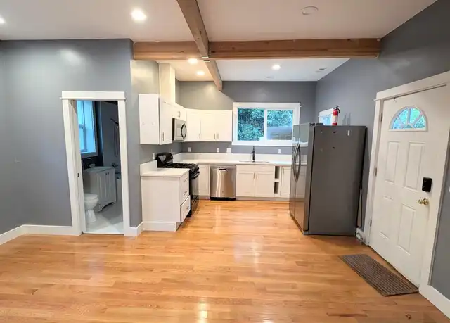 Property at 1817 SW Cable Ave Unit 2, Portland, OR, 97201, 2 beds, 1 bath, [object Object]