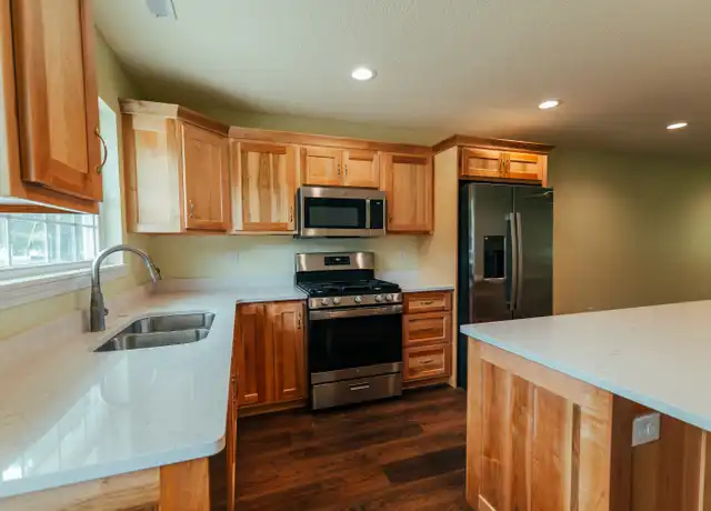Property at 300 E Bacon St Unit 3, Hillsdale, MI, 49242, 2 beds, 1 bath, [object Object]