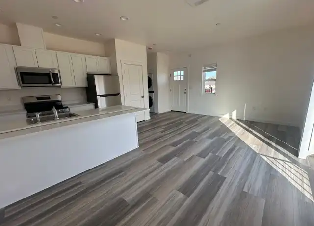 Property at 461 Arnos St Unit K, Talent, OR, 97540, 1 bed, 1 bath, [object Object]