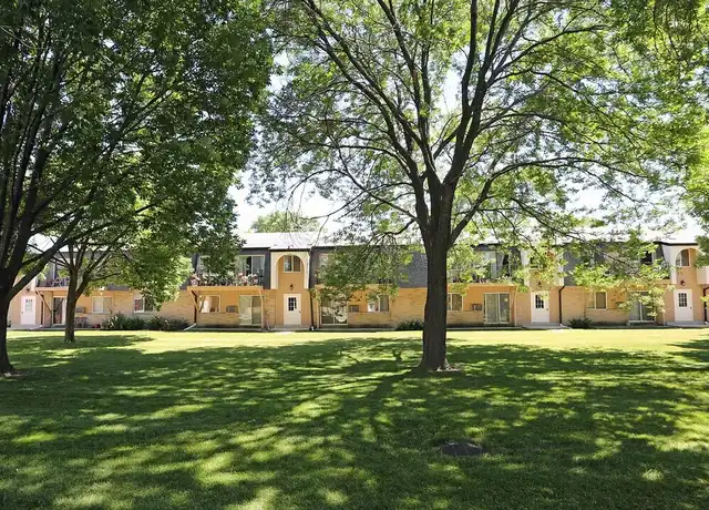 Property at Plaza 4 Apartments - 4340 S Nicholson Ave, St Francis, WI, 53235, 1 bed, 1 bath, [object Object]