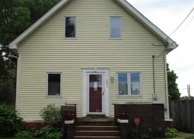 Property at 1621 13th Ave, Rockford, IL, 61104, 3 beds, 2 baths, [object Object]