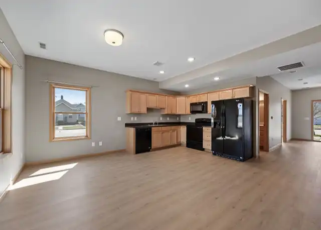 Property at 211 3rd Ave SW, Cedar Rapids, IA, 52404, 3 beds, 2 baths, [object Object]