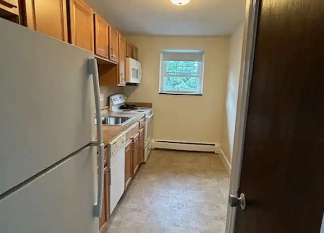 Property at 12 Brattle Dr Unit 10, Arlington, MA, 02474, 1 bed, 1 bath, [object Object]