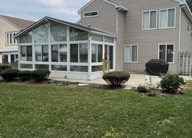 Photo of 426 Thunder Rdg, Lake in the Hills, IL 60156