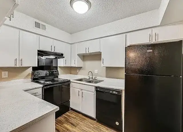 Photo of 4046 Woodland Park Blvd, Arlington, TX 76013