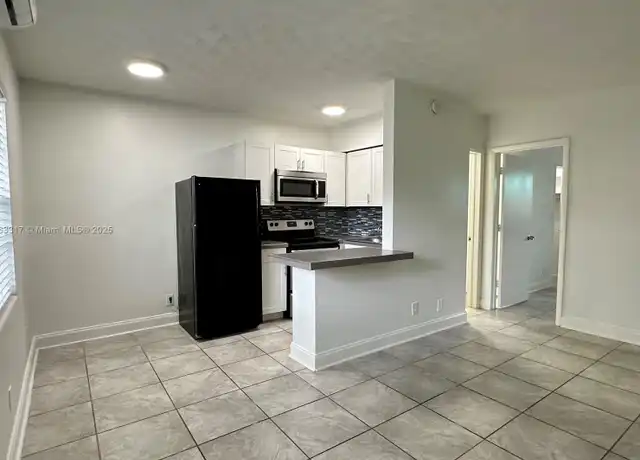 Property at 840 NE 17th Ter Unit 3, Fort Lauderdale, FL, 33304, 1 bed, 1 bath, [object Object]