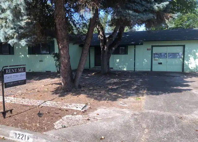 Property at 1221 Triangle Dr, Central Point, OR, 97502, 3 beds, 2 baths, [object Object]