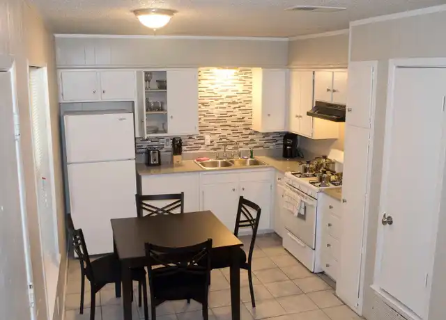 Property at 2417 Charlotte St, Denton, TX, 76201, 2 beds, 1 bath, [object Object]