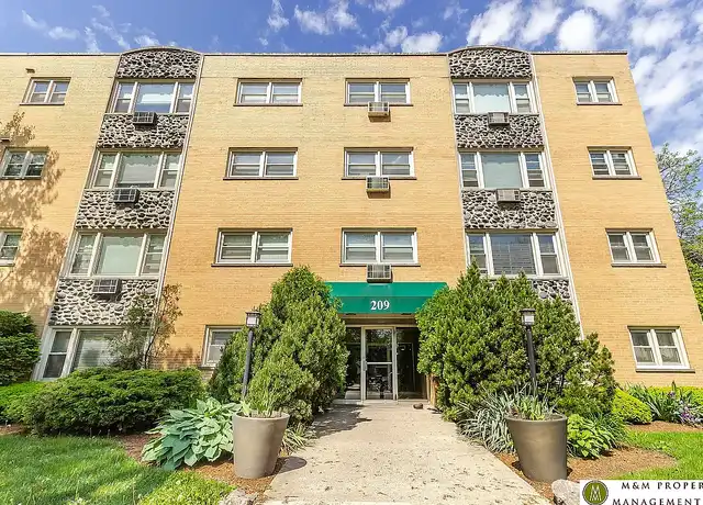 Property at 209 S. Oak Park Avenue - 209 S Oak Park Ave, Oak Park, IL, 60302, 1 bed, 1 bath, [object Object]
