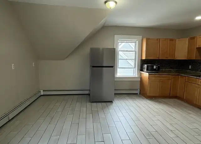 Property at 676 Chalkstone Ave Unit 3, Providence, RI, 02908, 2 beds, 1 bath, [object Object]