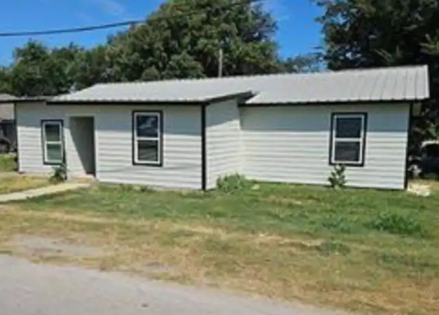 Property at 107 E Quinn St, Thorndale, TX, 76577, 4 beds, 2 baths, [object Object]
