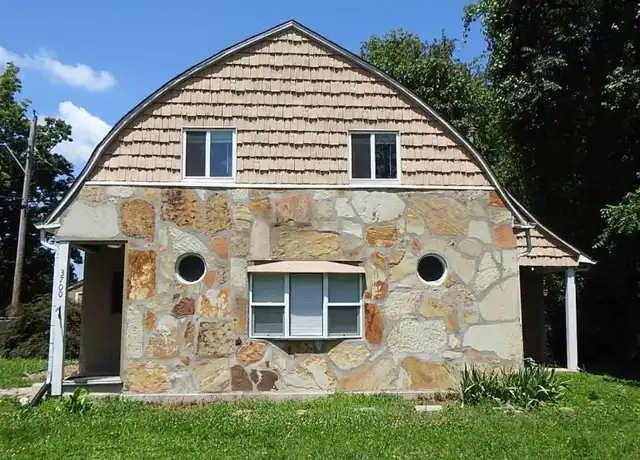 Property at 3700 NE Russell Rd, Kansas City, MO, 64117, 3 beds, 2 baths, [object Object]