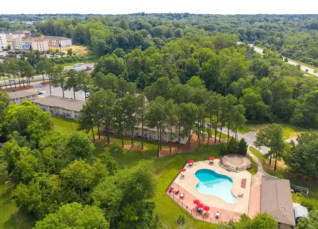 Photo of 1606 Pinecroft Rd, Greensboro, NC 27407