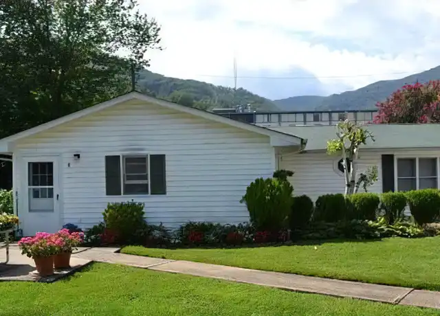 Property at 132 Teague Loop Unit C, Waynesville, NC, 28785, 1 bed, 1 bath, [object Object]