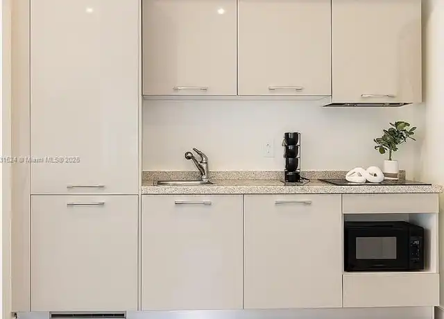 Property at 600 15th St #4, Miami Beach, FL, 33139, 2 beds, 2 baths, [object Object]