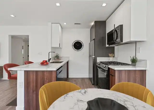 Property at 701 N Hill Pl Ste 03, Los Angeles, CA, 90012, 2 beds, 1 bath, [object Object]