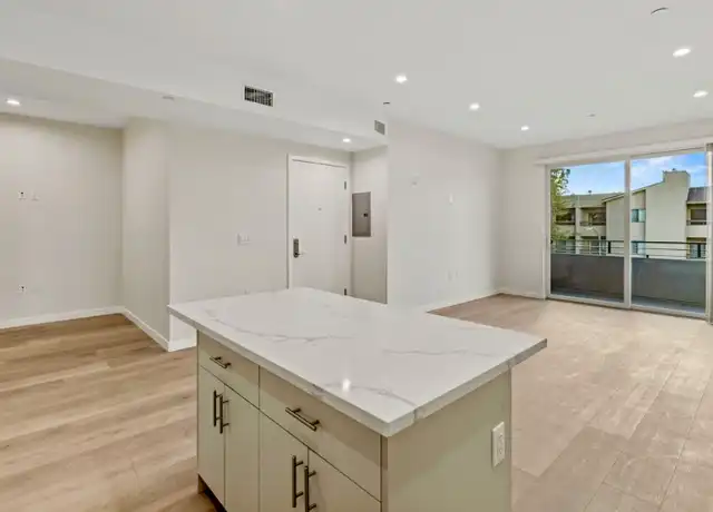 Property at 423 Oak St Unit 102, Glendale, CA, 91204, 3 beds, 2 baths, [object Object]