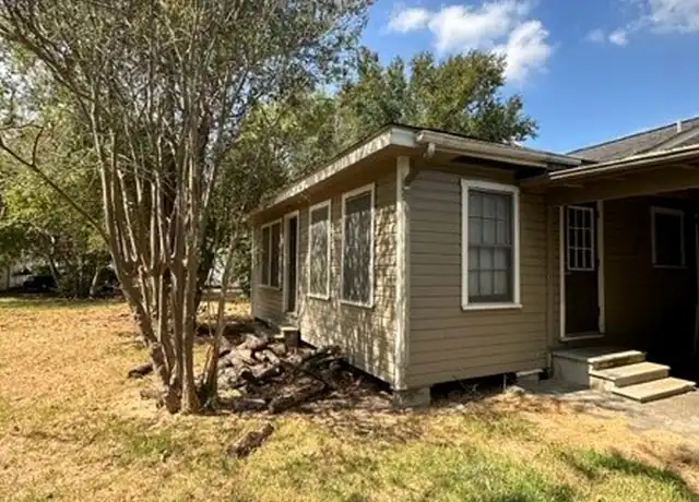 Property at 6346 Monroe St, Groves, TX, 77619, 3 beds, 1 bath, [object Object]