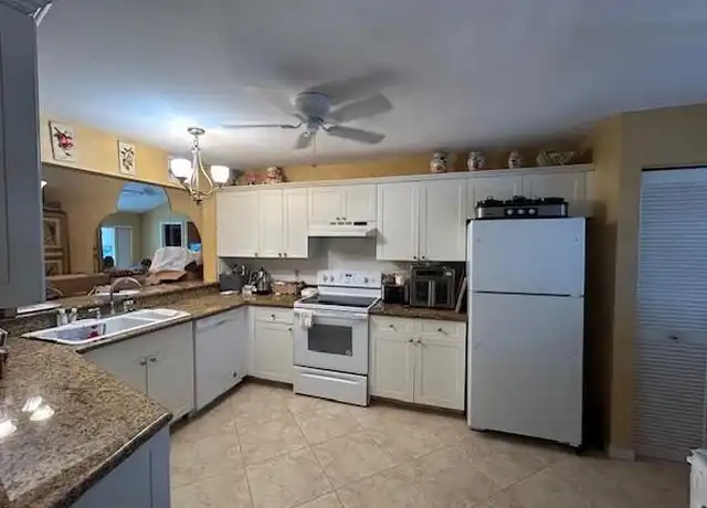 Property at 260 Belina Dr #712, Naples, FL, 34104, 3 beds, 2 baths, [object Object]