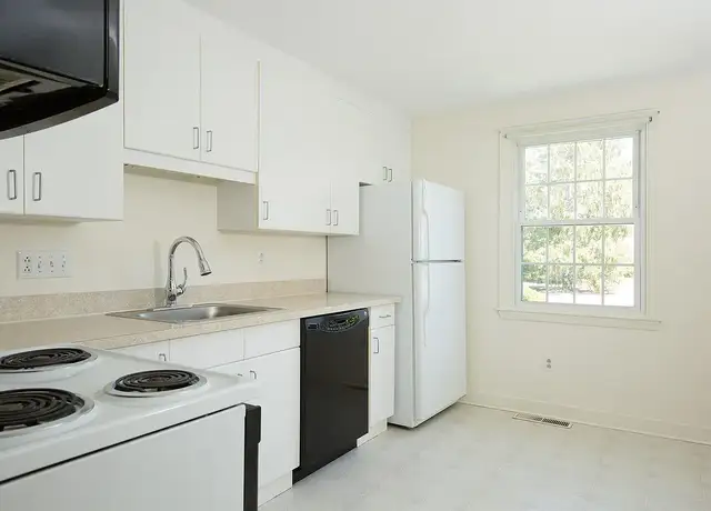 Photo of 1 Hawthorne Vlg, Concord, MA 01742