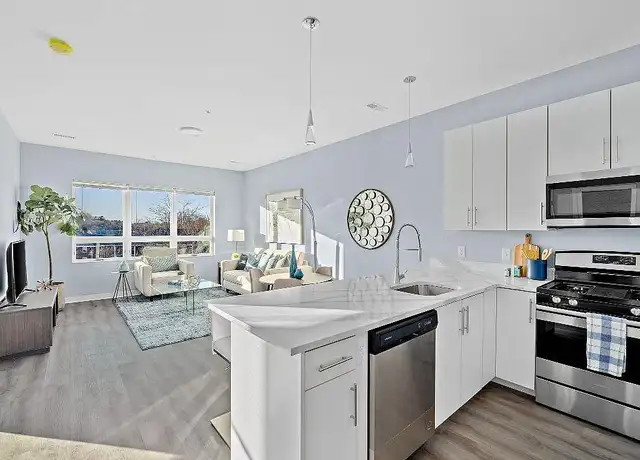 Photo of 1055 Main St, Weymouth, MA 02190