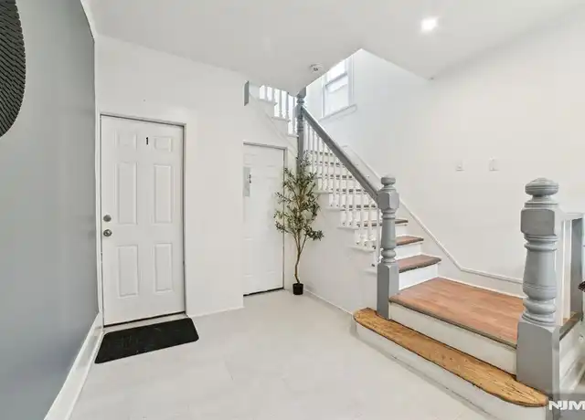 Property at 86 Maple Ave Unit 1, Montclair, NJ, 07042, 1 bed, 1 bath, [object Object]
