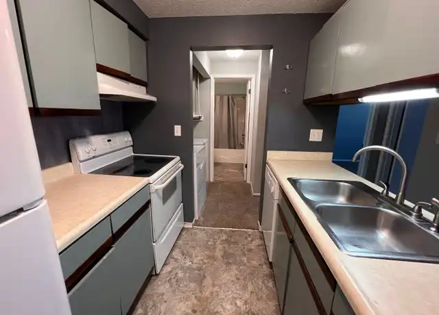 Property at 902 Benton Dr #13, Iowa City, IA, 52246, 2 beds, 1 bath, [object Object]
