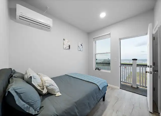 Property at 801 Avenue K Unit H, Galveston, TX, 77550, 1 bed, 1 bath, [object Object]