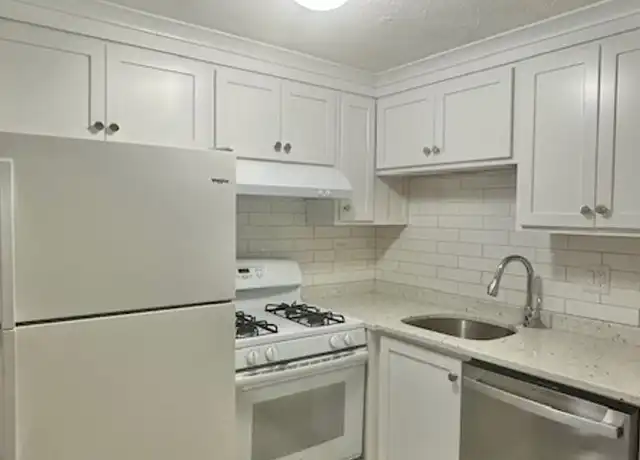 Property at 362 Centre St Unit 1, Quincy, MA, 02169, 1 bed, 1 bath, [object Object]