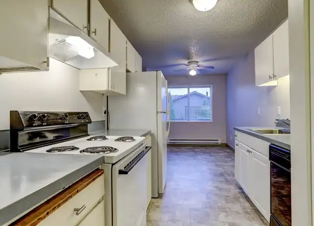 Property at 17119 SE Powell Blvd, Portland, OR, 97236, 2 beds, 1.5 baths, [object Object]