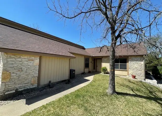 Property at 10 Oaks Pl, Lago Vista, TX, 78645, 2 beds, 2 baths, [object Object]