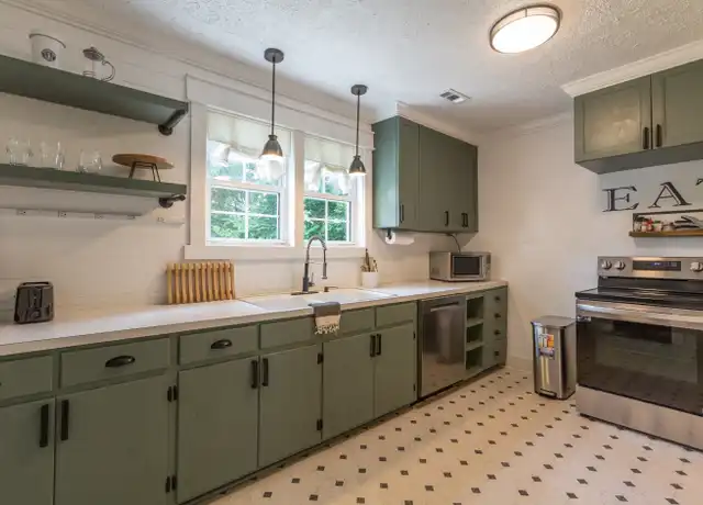 Property at 516 W King St, Kings Mountain, NC, 28086, 3 beds, 1 bath, [object Object]